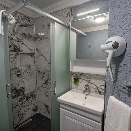 Rumet Cunda Hotel *
